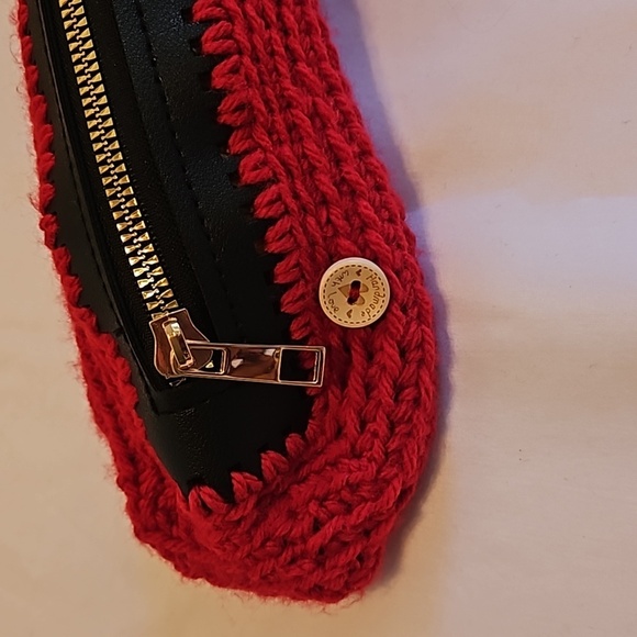 Hand Crafted Hand Knit Crochet Red Cosmetic Bag Pencil Case handmade Grannycore - Picture 4 of 17